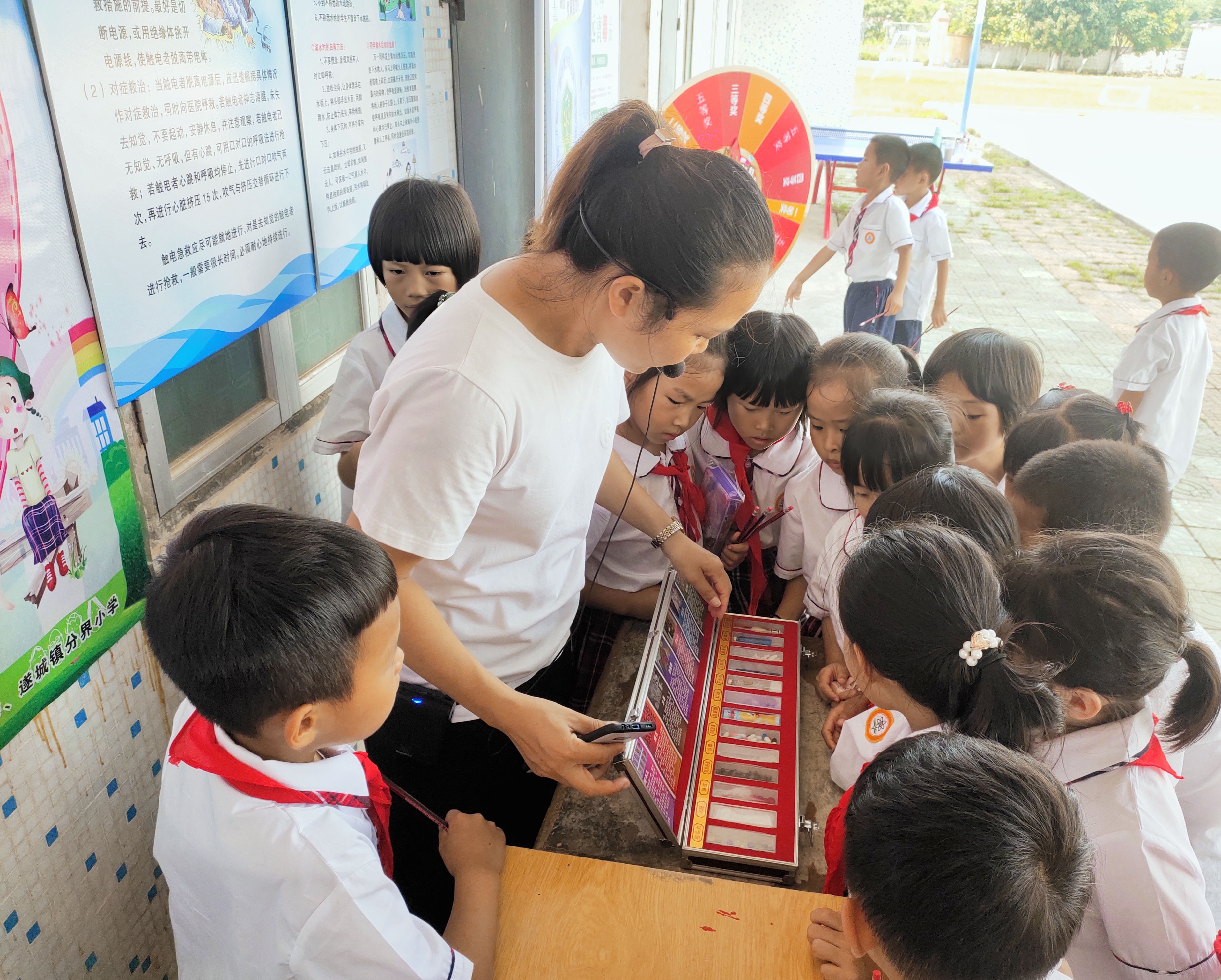 時間：2021年5月31日；地點：分界小學；主辦單位：團縣委；活動主題：遂溪縣2021年“慶六一 講安全”鄉(xiāng)村小學校園安全自護教育游園活動9.jpg