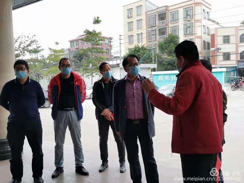 楊柑鎮(zhèn)慰問(wèn)一線醫(yī)護(hù)人員2..jpg