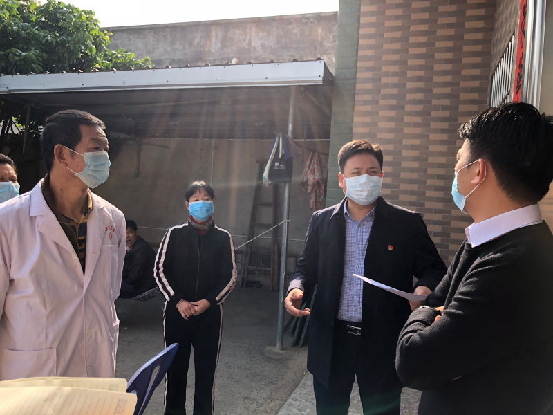 北坡鎮(zhèn)人大主席、婦聯(lián)主席陳蓮梅到北塘村委會(huì)檢查疫情防控情況2.jpg