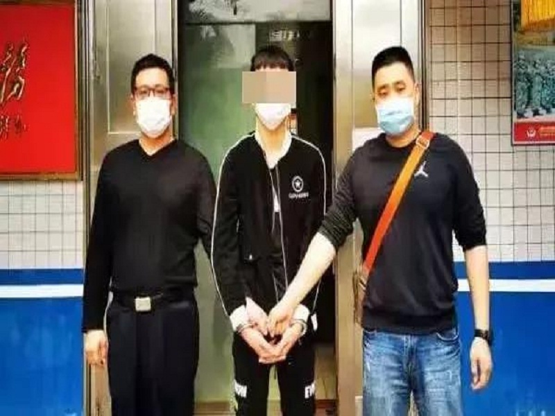 （2月4日，遂溪警方赴雷州將涉嫌詐騙犯罪嫌疑人謝某君抓捕歸案）.jpg