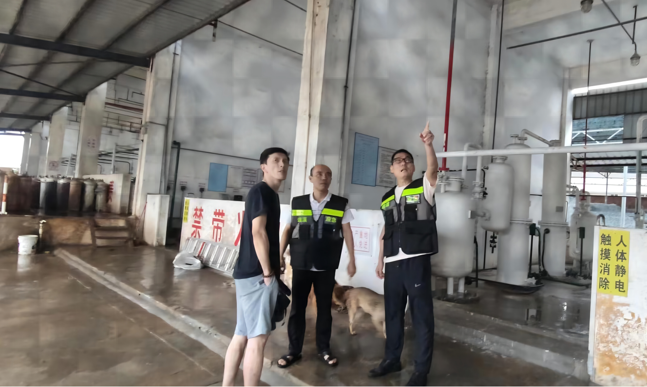 強(qiáng)化責(zé)任擔(dān)當(dāng) 縣應(yīng)急管理局“三項(xiàng)措施”扎實(shí)做好危險化學(xué)品領(lǐng)域防御臺風(fēng)安全工作2.png