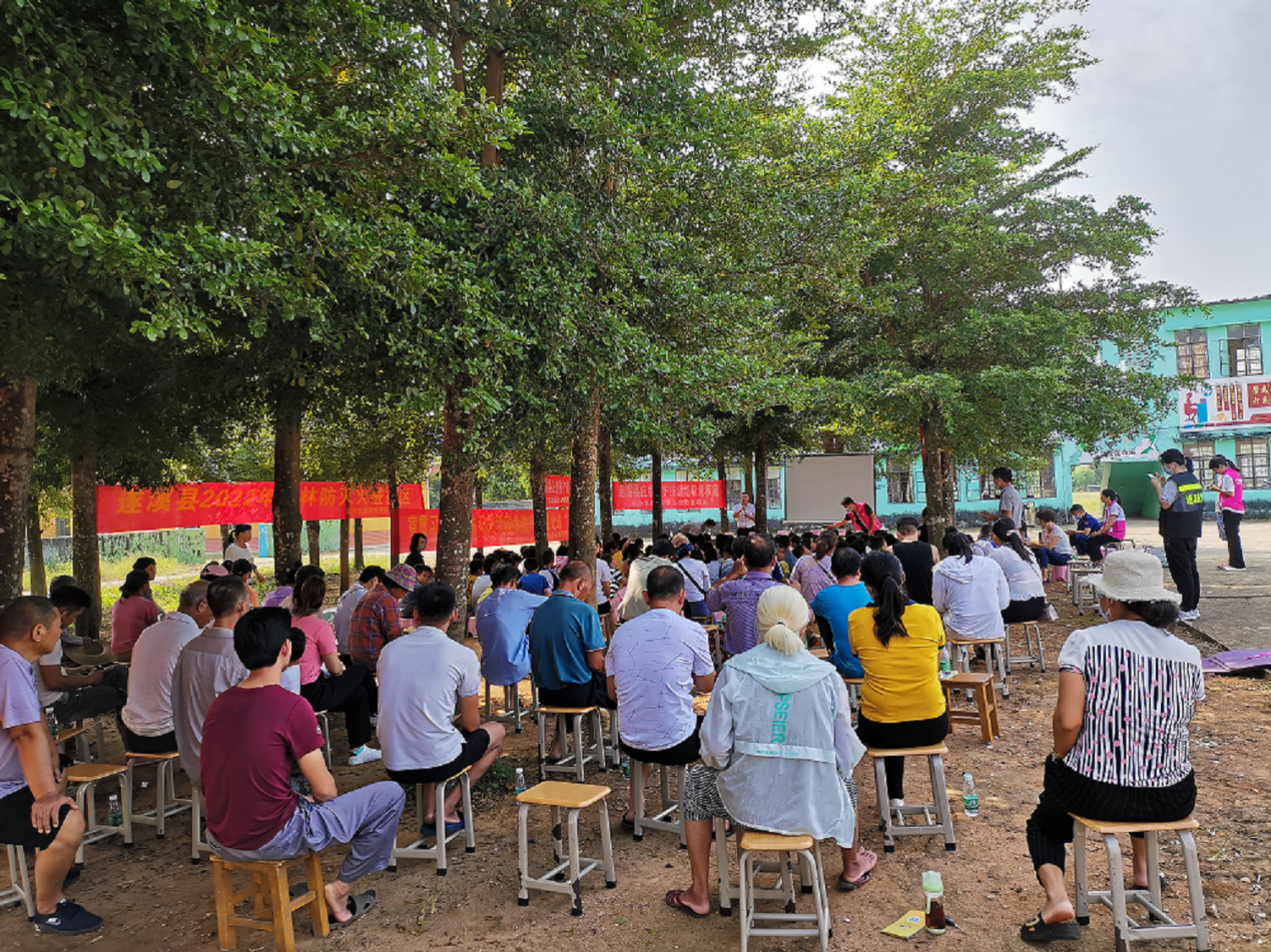 遂溪縣開展防災(zāi)減災(zāi)、防溺水、交通安全、消防知識等應(yīng)急科普知識進萬家活動2.png