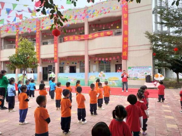 家長代表：大二班家長林爸爸的深情分享。.jpg