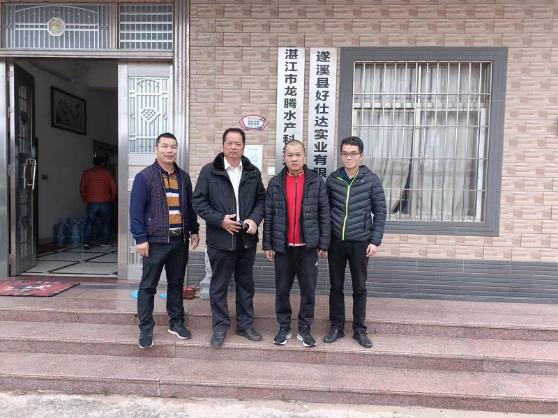 4 鎮(zhèn)領(lǐng)導(dǎo)與好仕達(dá)董事長(zhǎng)黃利國(guó)親切交談，了解企業(yè)需求.jpg