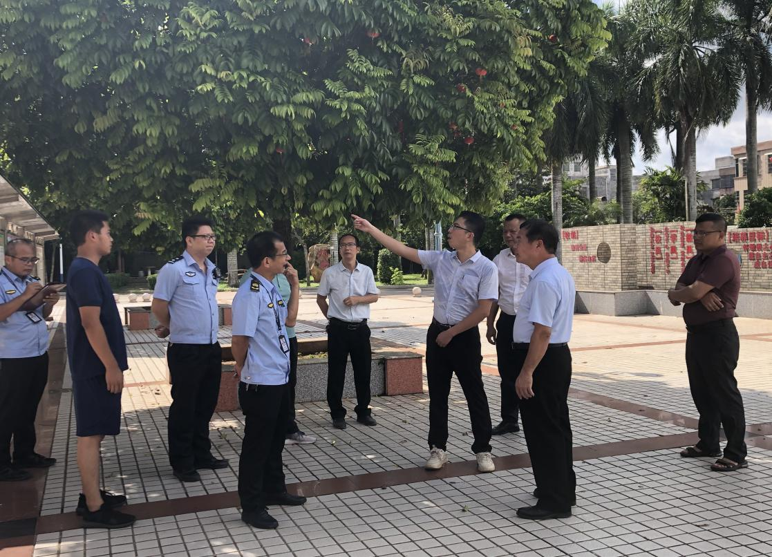 遂溪縣河頭鎮(zhèn)開(kāi)展校園安全聯(lián)合大檢查1.png