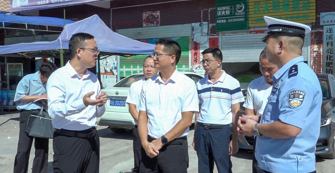 駱華慶率隊督導節(jié)前安全生產、道路交通安全及遂溪河整治工作1.png