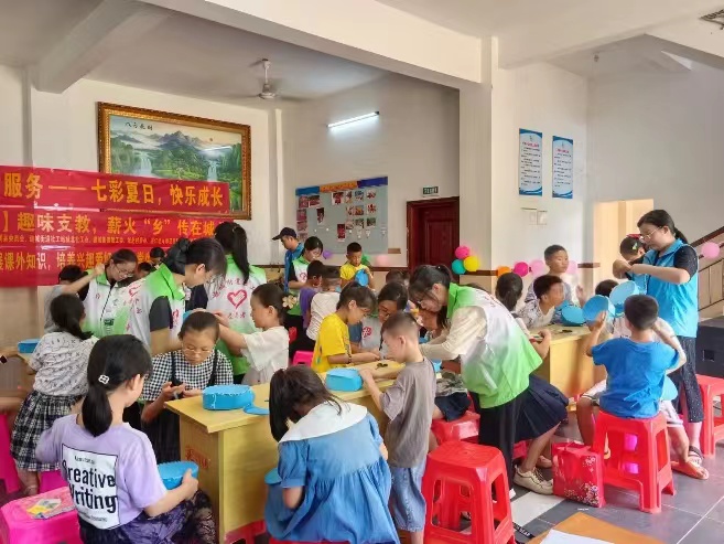 湛江幼兒師范?？茖W(xué)校薪火“鄉(xiāng)”傳支教隊開展紅色文化愛國教育.jpg