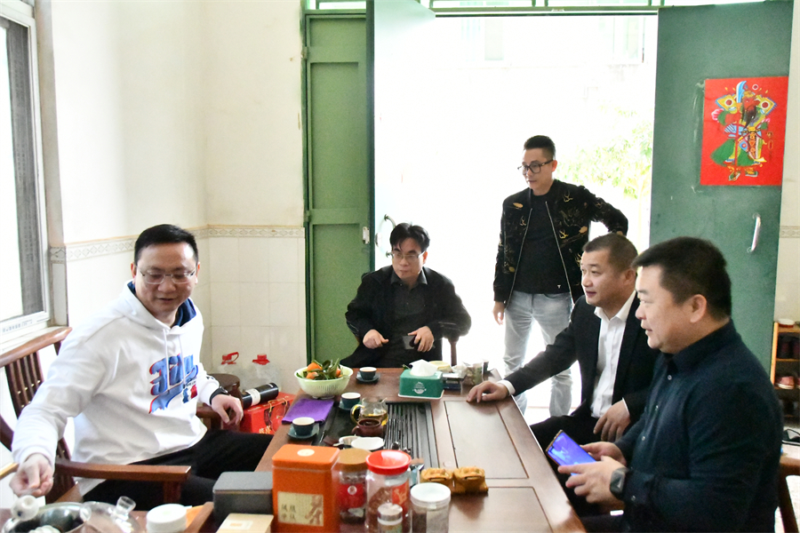 劉桂興副縣長、林立書記、卜英忠鎮(zhèn)長走訪慰問鄉(xiāng)賢1.JPG