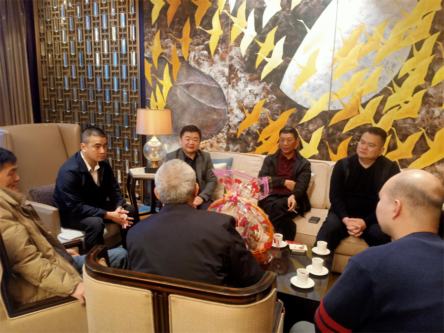 劉桂興副縣長、林立書記、卜英忠鎮(zhèn)長走訪慰問鄉(xiāng)賢2.jpg