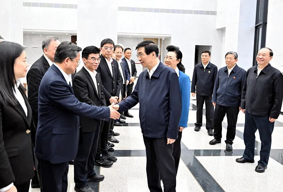 王滬寧在廣東調(diào)研時(shí)強(qiáng)調(diào) 深入貫徹落實(shí)黨的二十屆四中全會(huì)精神 為推進(jìn)中國(guó)式現(xiàn)代化凝心聚力