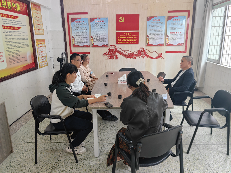 遂溪縣政協(xié)副主席李實(shí)秋走訪慰問(wèn)優(yōu)秀人才